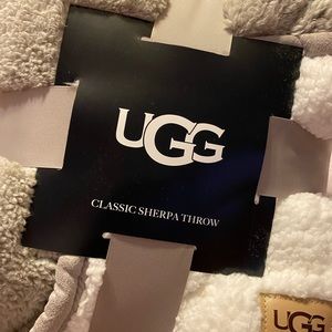 Brand NEW! Classic Sherpa Throw Blanket From UGG.